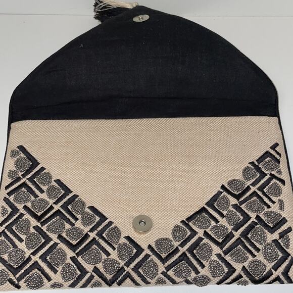 🔥🔥FIRE SALE 🔥🔥 NWOT canvas and bead clutch - Picture 5 of 10